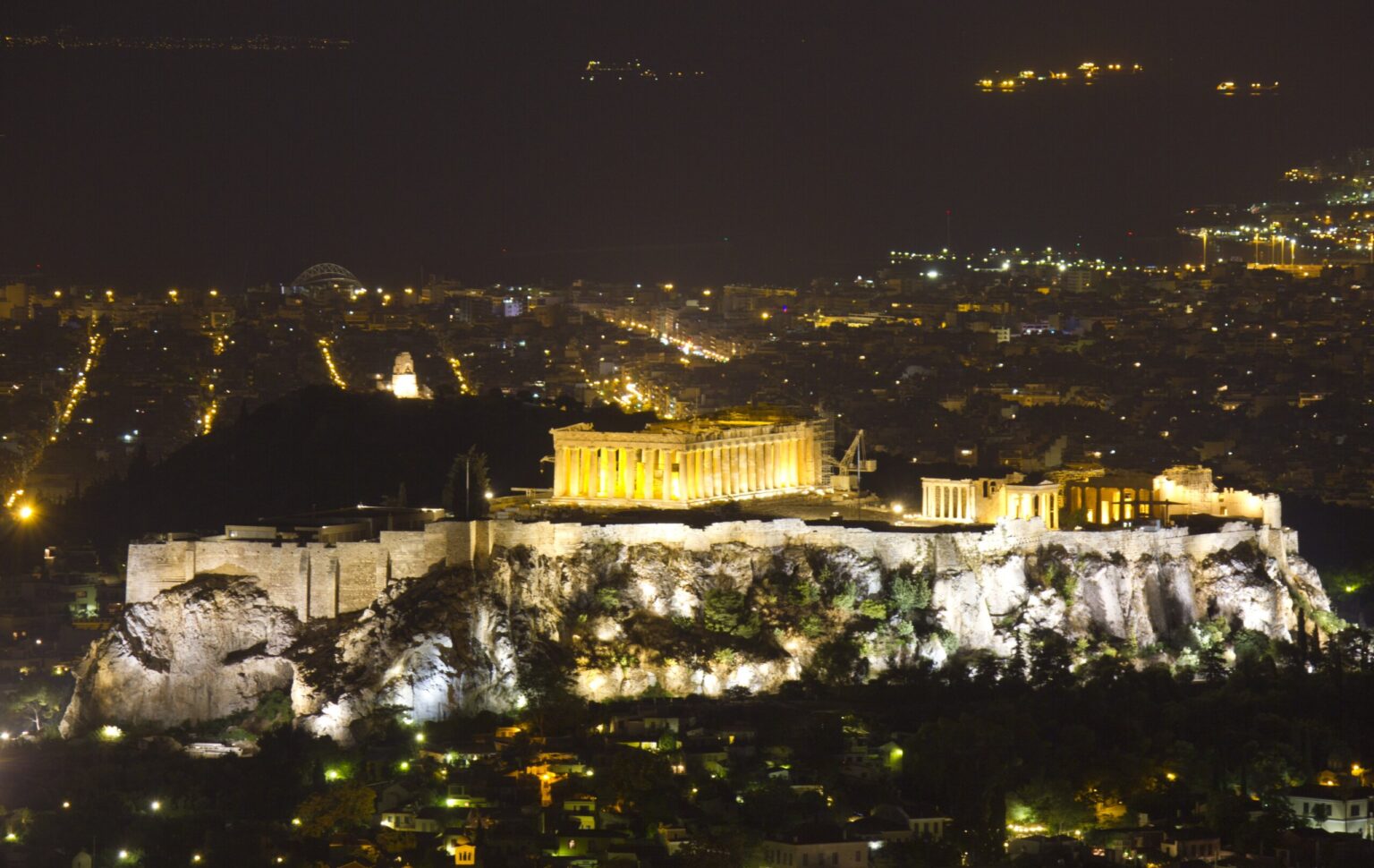 L'Acropoli di Atene illuminata, vista dal Licabetto